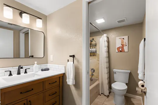 Old Town Lofts, Unit 1 — bathroom