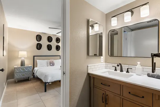 Old Town Lofts, Unit 1 — bathroom