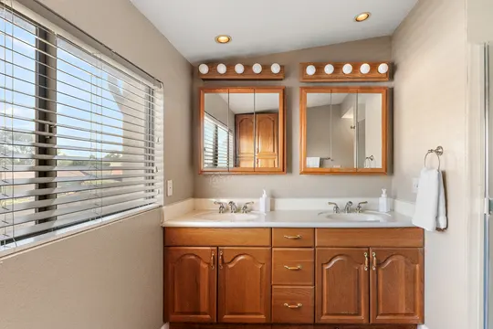 Old Town Lofts, Unit 1 — bathroom